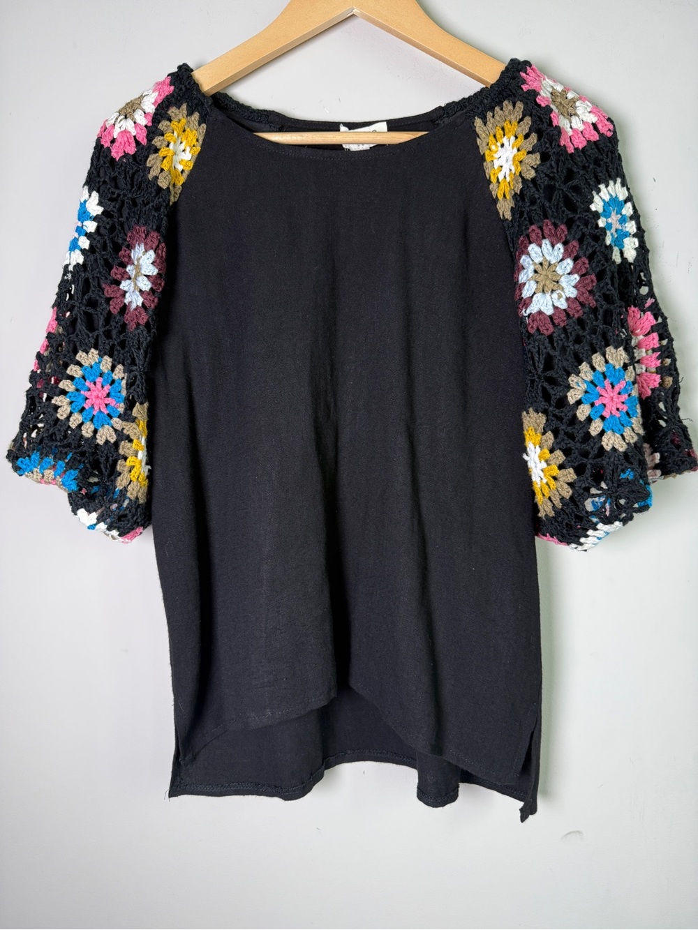 UMGEE Granny Square Crochet Sleeve Top Black Floral Boho Sz S
